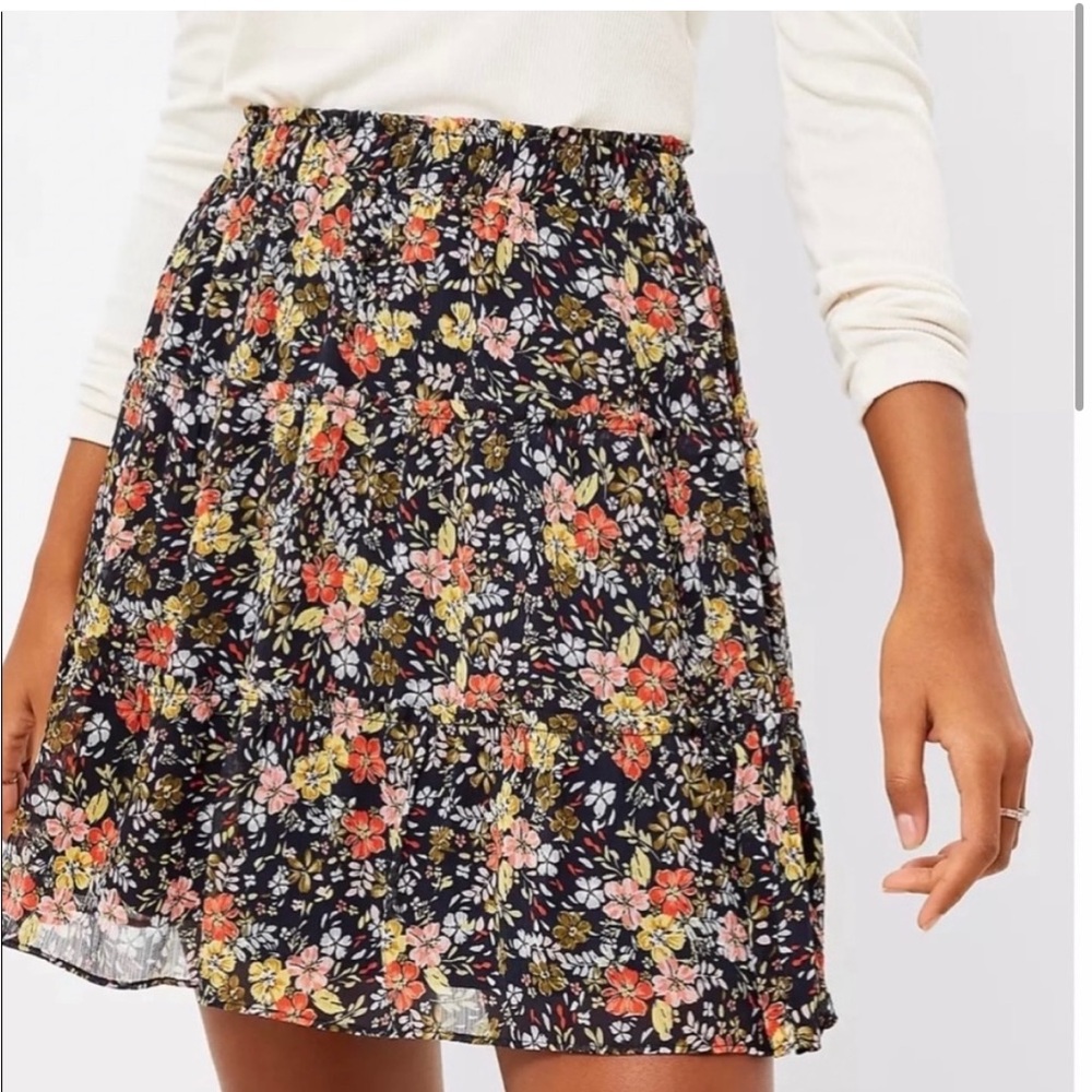 Loft floral Tiered Ruffle Pull on skirt Small Tall - Floral Pattern